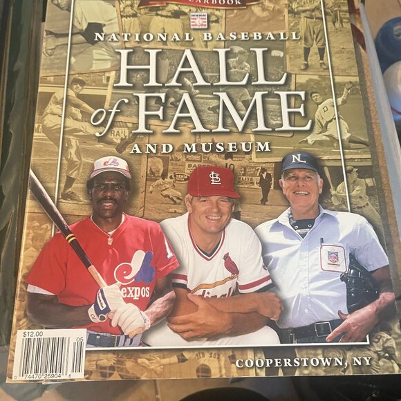 2010 National Baseball Hall of Fame & Museum Yearbook (117) - Picture 1 of 1